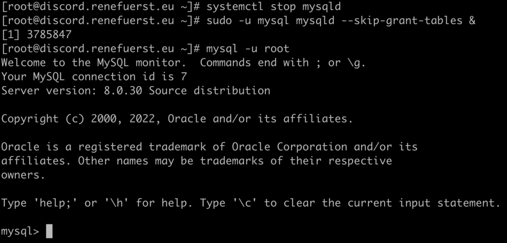 Befehlsausgabe der Verwendung von Skip-grant-tables auf einem MySQL-Server im Linux-Terminal